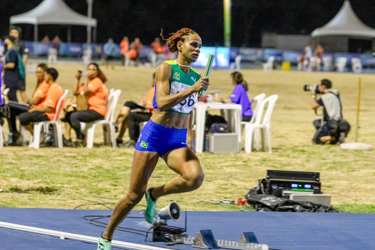 Letícia Lima venceu nos revezamentos 4x400m misto e 4x400m feminino