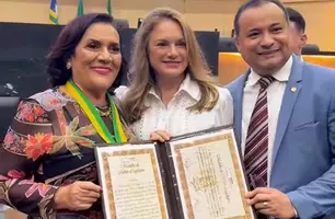 Maria Teresa Lira recebe homenagem da Alepi por 30 anos prestados à Casa (Foto: Ascom)