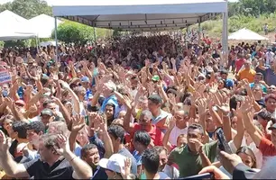 Matões em festa recebe ministro Juscelino Filho para asfaltamento da estrada da Santa Luzia (Foto: Reprodução)