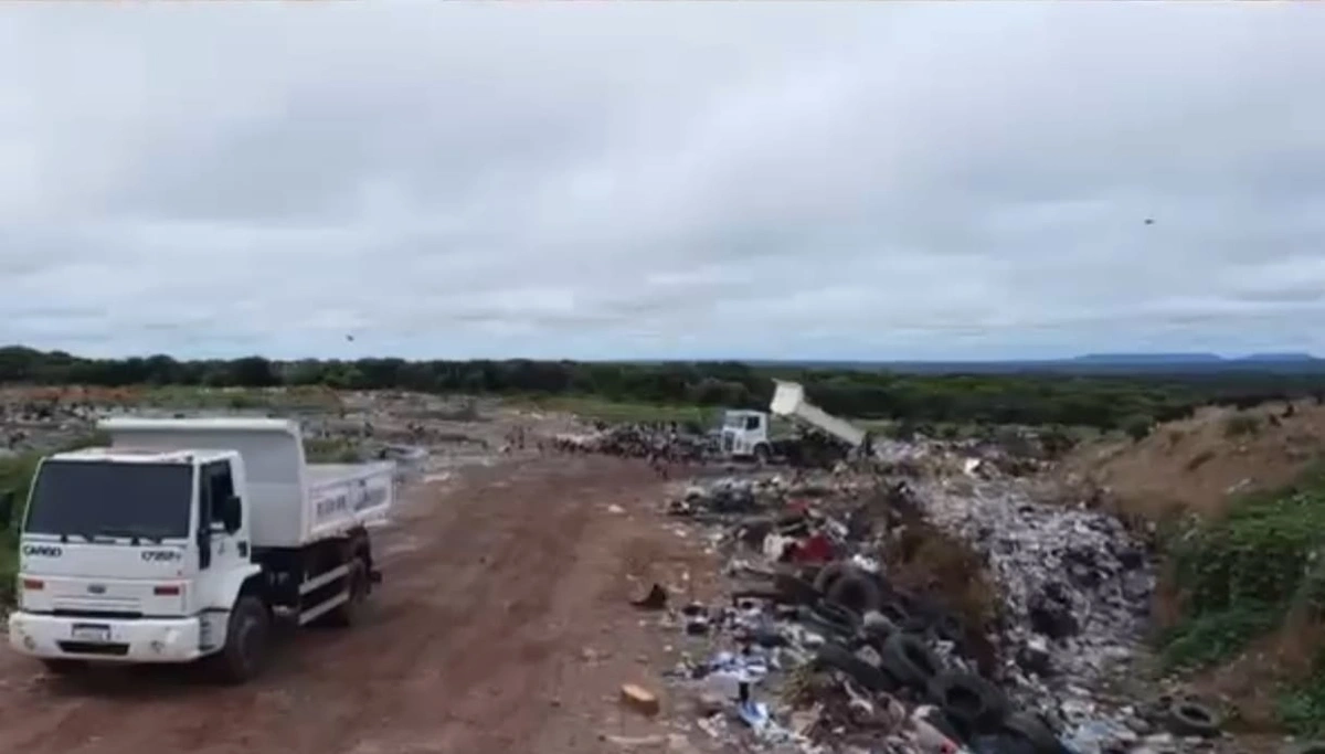 Moradores denunciam grave situação de resíduos em lixão a céu aberto de Floriano