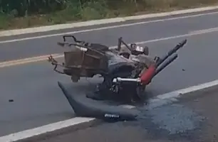 Motoqueiro morre de acidente na BR 226, no povoado Canadá; caminhoneiro fugiu (Foto: Reprodução)
