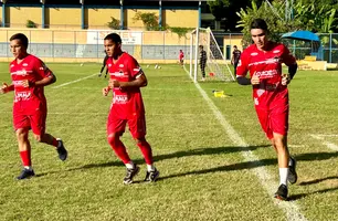 Novo reforço, Denner, à direita (Foto: Pedro Melo/Conecta Piauí)