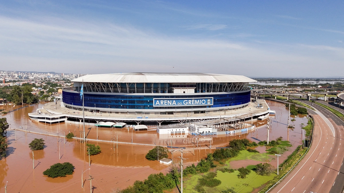 Os estádios Beira-Rio e Arena do Grêmio estão alagados, sem condições de acesso e partida