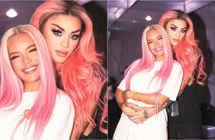 Pabllo Vittar faz participação em show de Karol G e leva tombo no palco (Foto: Reprodução)