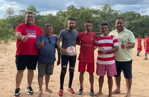 Prefeito visita partida de futebol na Comunidade Micaela em Passagem Franca (Foto: Reprodução/Instagram)