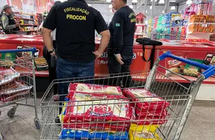 Procon deflagra operação em estabelecimentos e apreende mercadorias vencidas no PI (Foto: Reprodução)