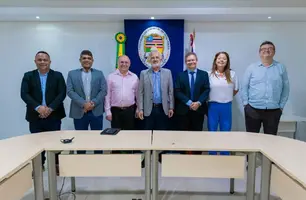 Rafael em 2024 ajustando com reitor Valter Canales sobre o curso para Timon (Foto: Reprodução)