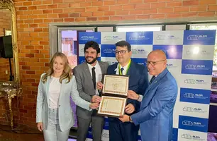 Secretário de Segurança Chico Lucas recebe a Medalha do Mérito Legislativo (Foto: Alessandra Fonseca/Conecta Piauí)