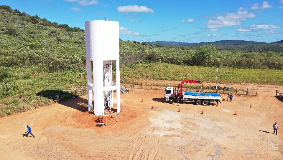 Sistema de abastecimento de água do município pela Águas e Esgotos do Piauí
