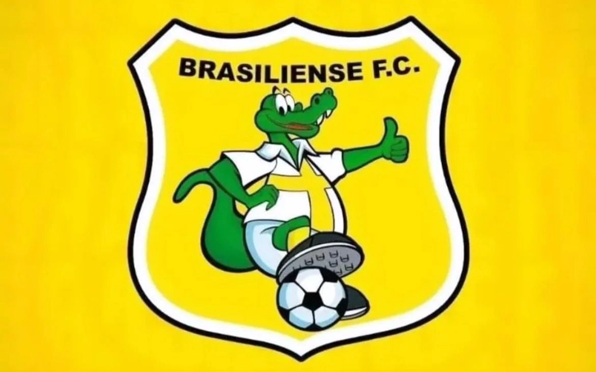 Técnico se demite durante jogo, com a comissão técnica, e médico assume partida na Série D