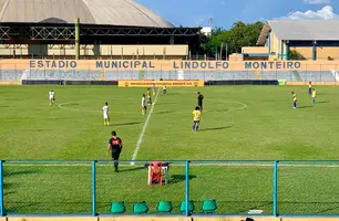 Tiradentes-PI no Estádio Lindolfo Monteiro (Foto: Pedro Melo/Conecta Piauí)