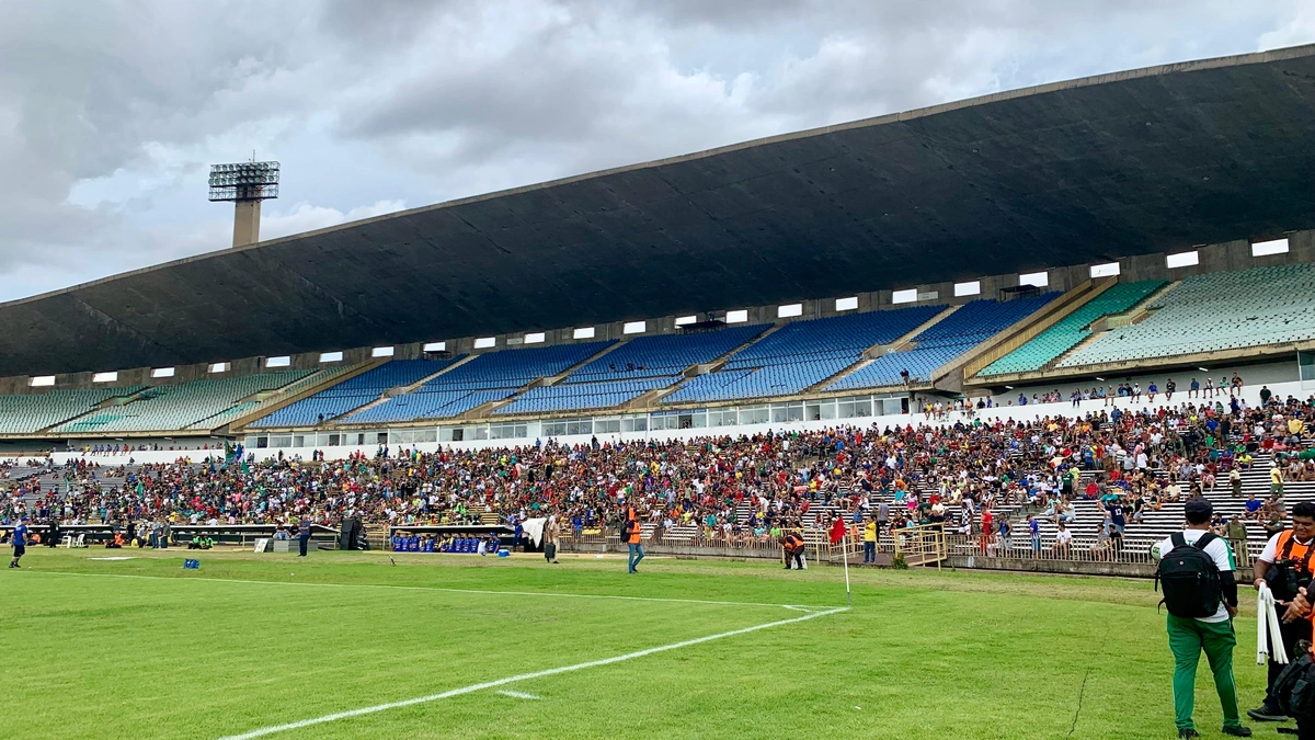 Torcedores promovem ação solidária no jogo entre River x Altos, neste sábado