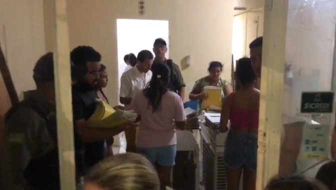 Alunos realizam manifestação na porta de auto escola em Teresina; entenda a causa