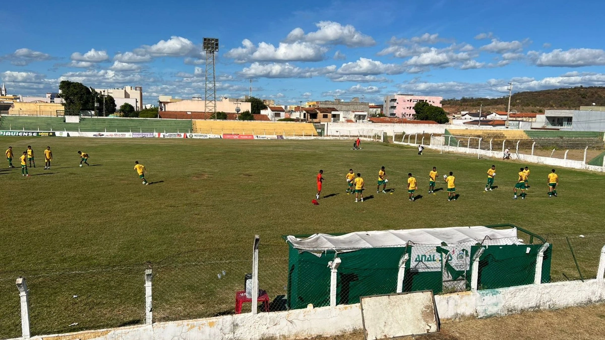 Banco de reservas do estádio Helvídio Nunes