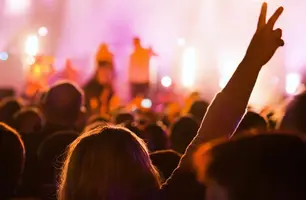 Brasil pode decretar toque de recolher para menores a partir das 22 horas (Foto: Reprodução)