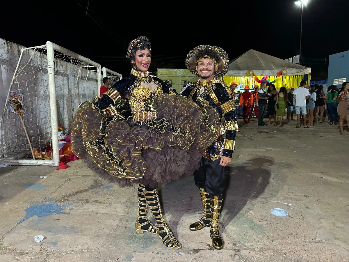 Brunche e Rafael são dançarinos da quadrilha junina Lua de Prata