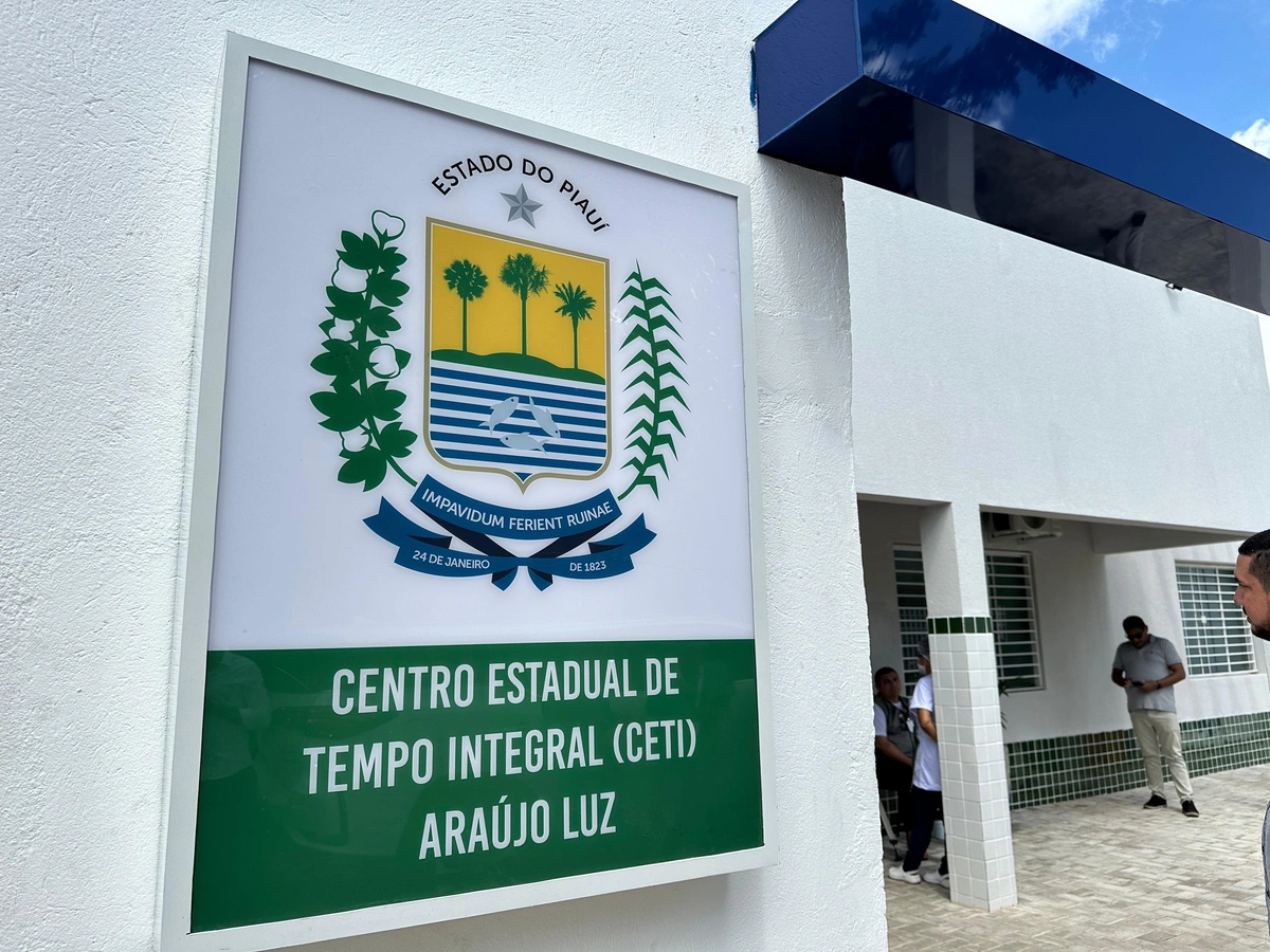 Centro de Ensino de Tempo Integral (Ceti) Araújo Luz