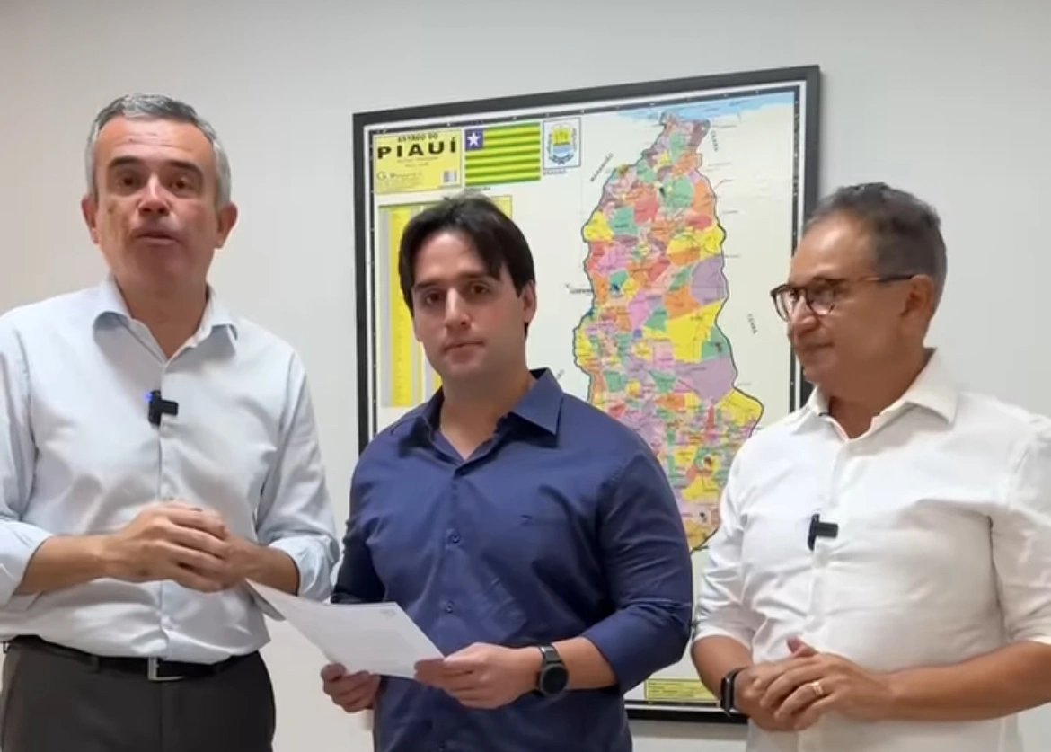 Dr. Hélio anuncia quadra poliesportiva em Parnaíba, ao lado de Washington Bonfim e Flavio Nogueira