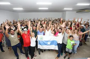 Dr. Hélio se reúne com deputado Rubens Vieira na presença de amigos e amigas em Parnaíba (Foto: Ascom/Dr.Hélio)
