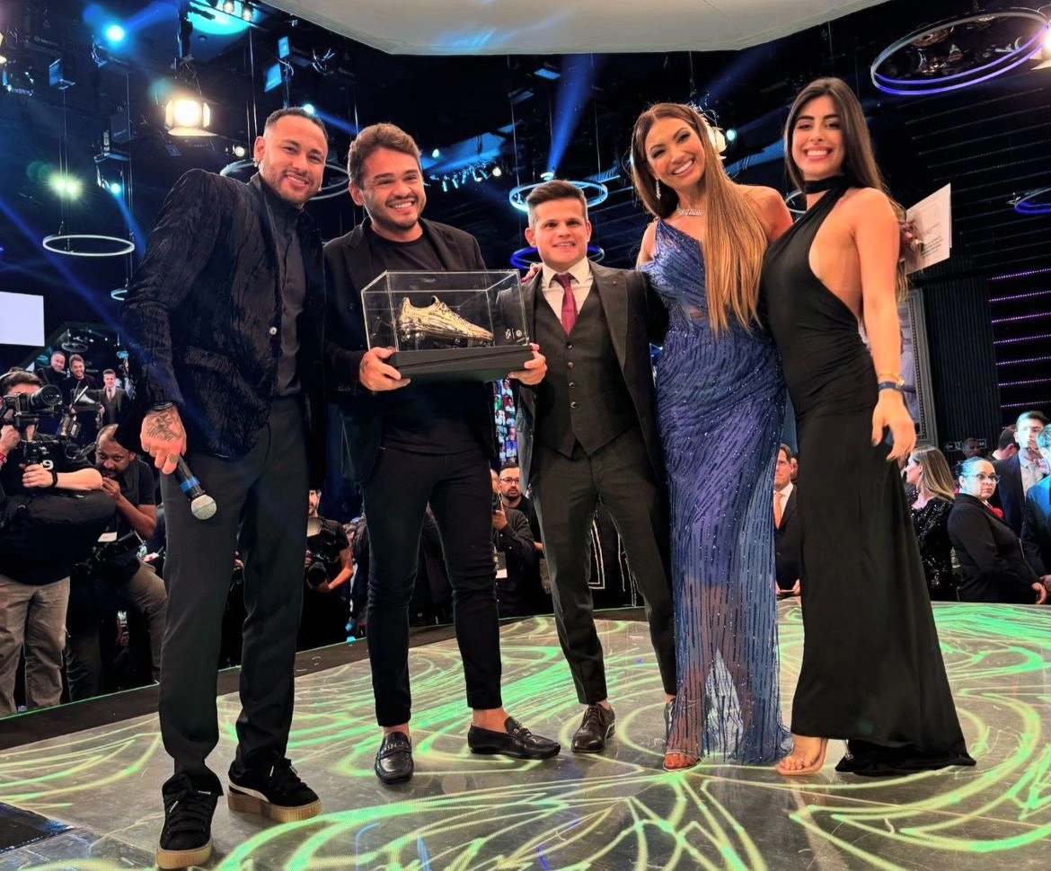 Empresário maranhense arremata chuteira do Neymar com valor milionário