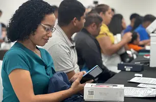 Entrega de celulares na SSP nesta quinta-feira (13) (Foto: Joseph Silva / Conecta Piauí)