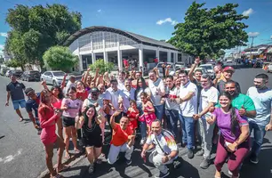 Fábio Novo visita Mercado do Lourival Parente e fiscaliza pavimento asfáltico (Foto: Ascom/João Albert)