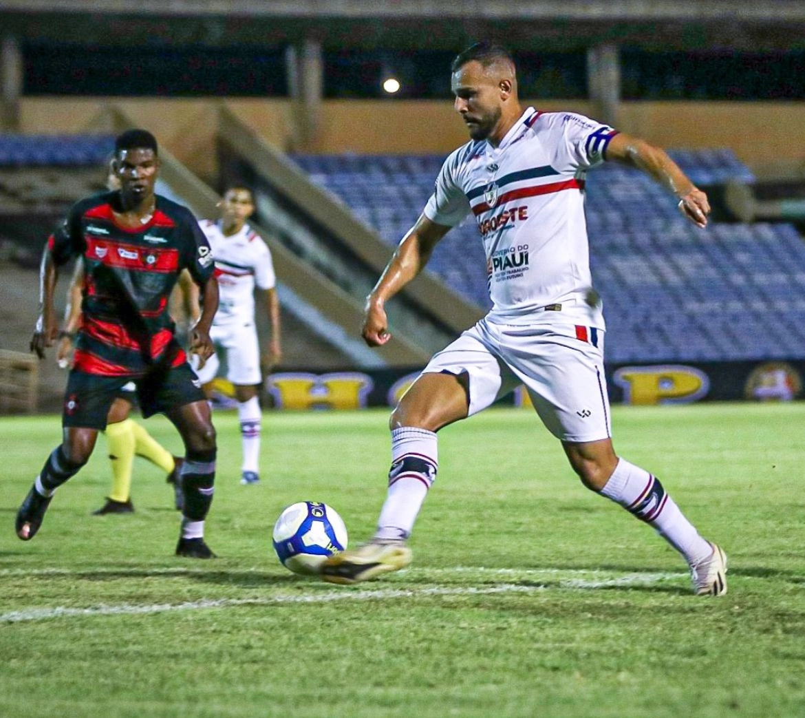 Gaspar aponta dificuldades na zaga em derrota para o Moto Club