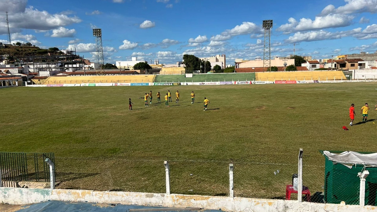 Gramado do estádio Helvídio Nunes apresenta problemas, mas Federação libera para jogos