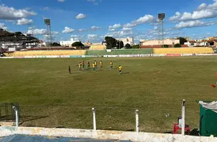 Gramado do estádio Helvídio Nunes apresenta problemas, mas Federação libera para jogos (Foto: Rodrigo Rodrigues/FFP)