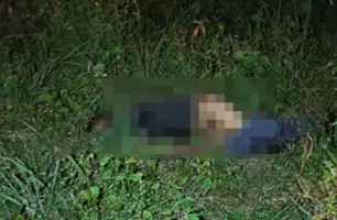 Homem é encontrado morto com marcas de tiros e sem calças na zona Sul de Teresina (Foto: Repórter 12/Conecta Piauí)