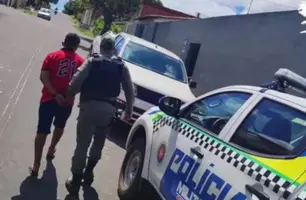 Homem é preso acusado de agredir a própria mãe (Foto: Reprodução)