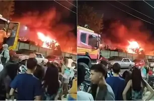 Incêndio atingiu depósito da Polícia Militar (Foto: Reprodução)