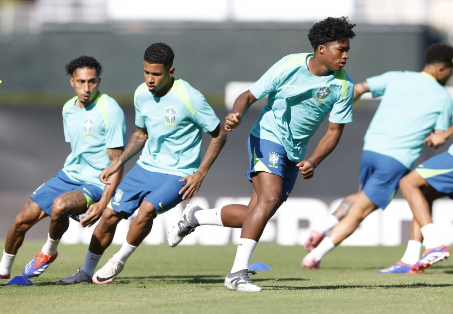 Jogadores treinam no domingo na UCLA