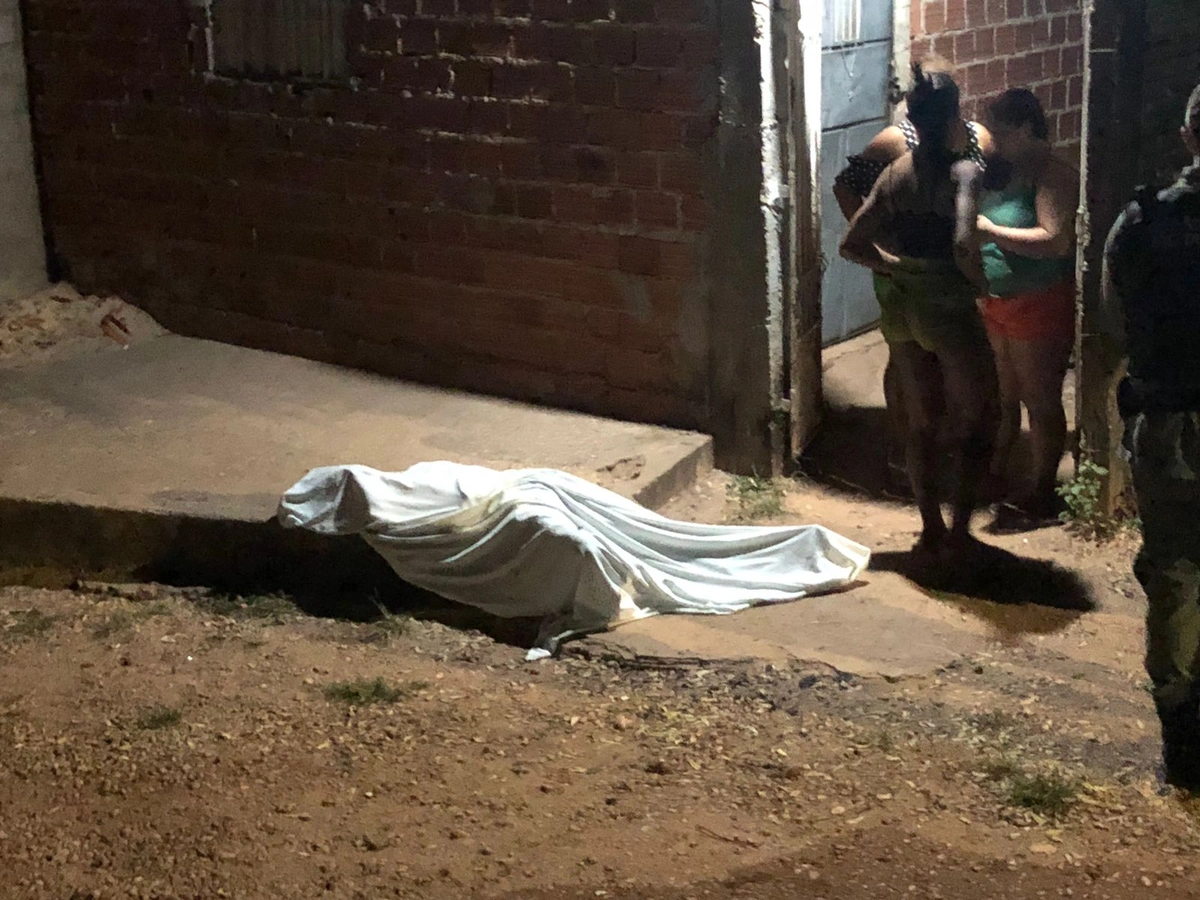 Jovem é morto a facadas após briga por dívida em bar na zona Sul de Teresina