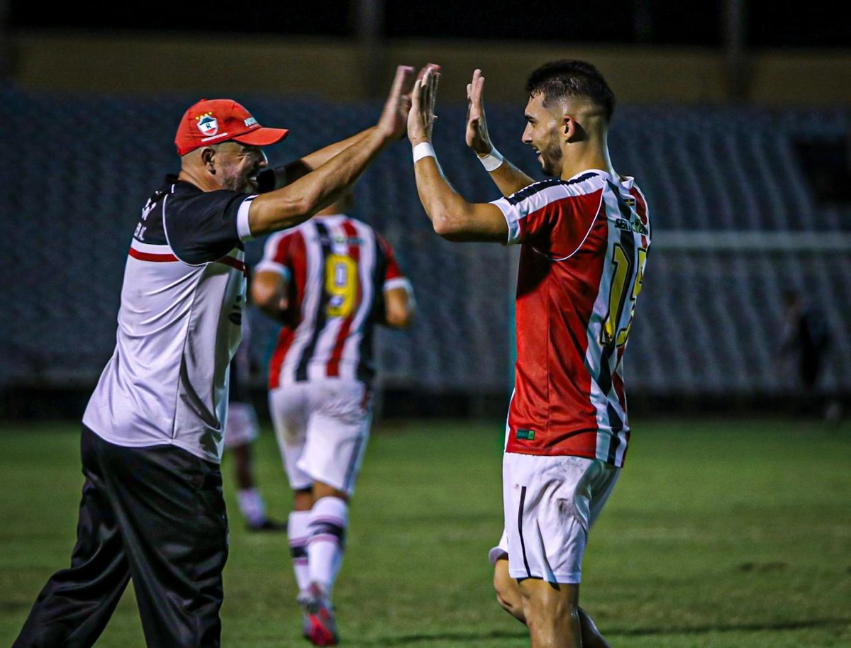 Künzel marca e garante vitória riverina no último minuto de jogo