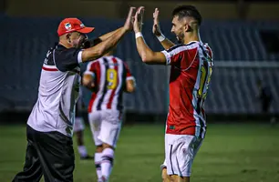Künzel marca e garante vitória riverina no último minuto de jogo (Foto: Maria Vitória/River AC)