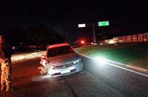 Motorista embriagado perde controle de carro e colide contra poste em Parnaíba (Foto: Reprodução)