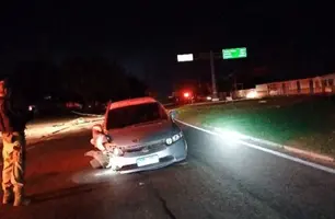 Motorista embriagado perde controle de carro e colide contra poste em Parnaíba (Foto: Reprodução)