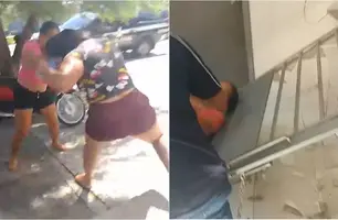 Mulheres brigam em frente a delegacia e derrubam porta (Foto: Reprodução)