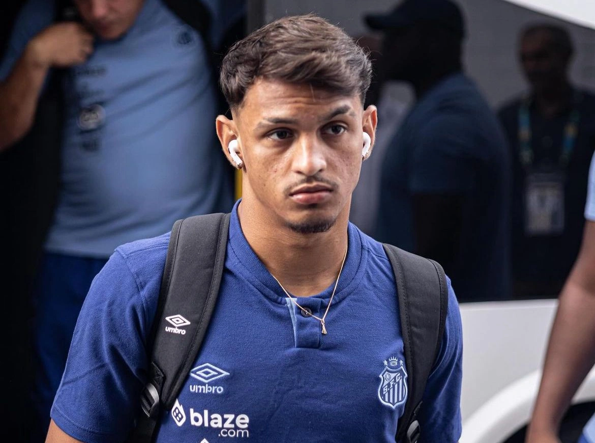 O jogador Weslley Patati foi multado pelo Santos em 10% do salário