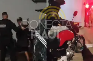 Polícia prende dupla de criminosos que roubou motocicleta em Teresina (Foto: Repórter 12/Conecta Piauí)