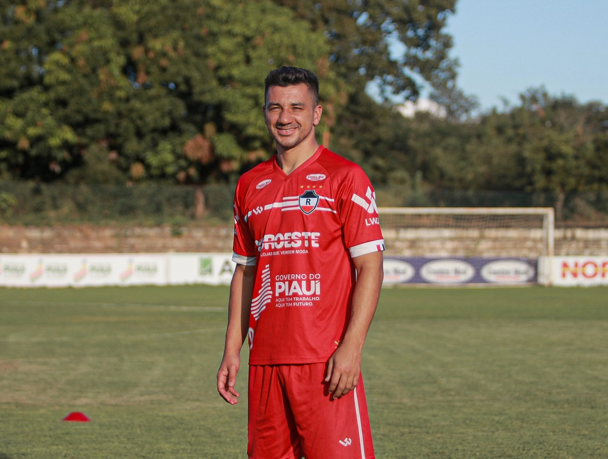 Renan Oliveira, meio-campo do River-PI