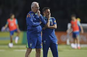 Técnico Dorival Júnior e Rodrigo Caetano no treino da Seleção (Foto: Rafael Ribeiro/CBF)