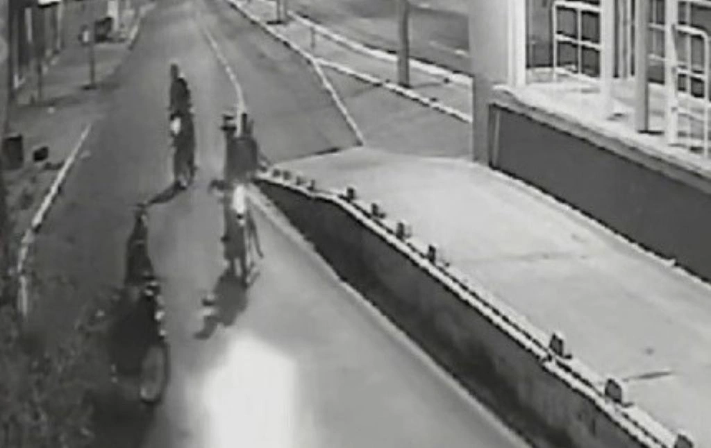 Vídeo flagra trio rendendo condutor e roubando motocicleta na zona Sul de Teresina