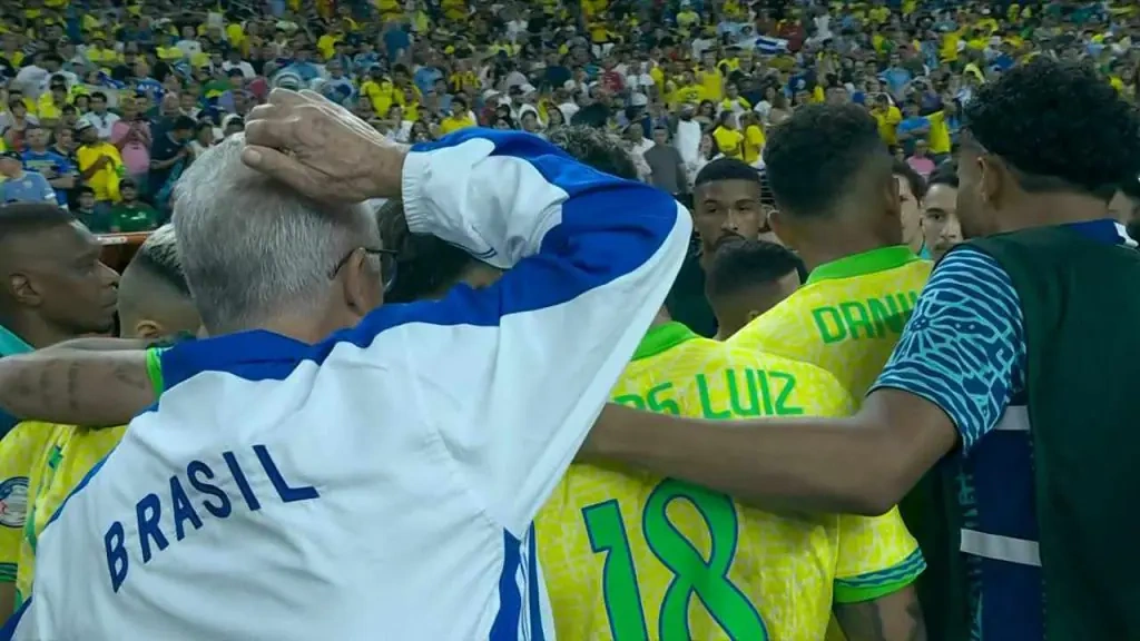 A equipe foi eliminada nos pênaltis pelo Uruguai por 4x3