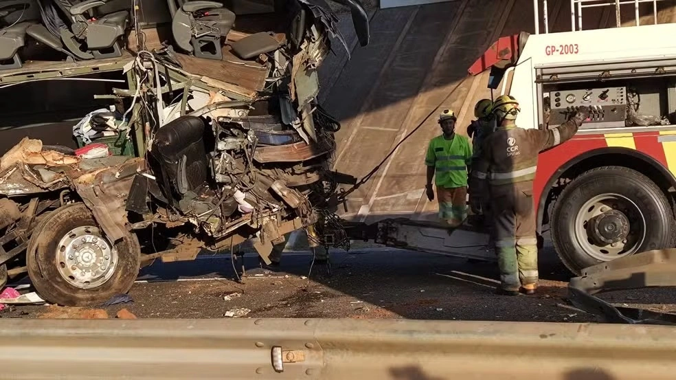 Acidente com ônibus no interior de São Paulo deixa 10 mortos e 42 feridos