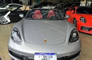 Acima carros de luxo apreendidos da facção PCC (Foto: Reprodução)
