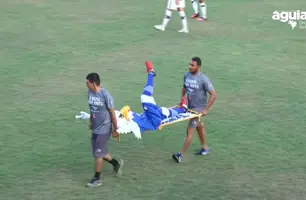 'Águia de Marabá' sai de maca após jogo contra o River-PI na Série D (Foto: Águia TV)