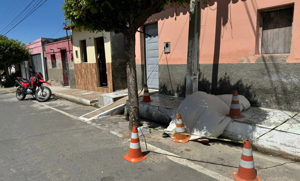 Assaltante é morto após furtar computador e tentar atacar policial em Padre Marcos