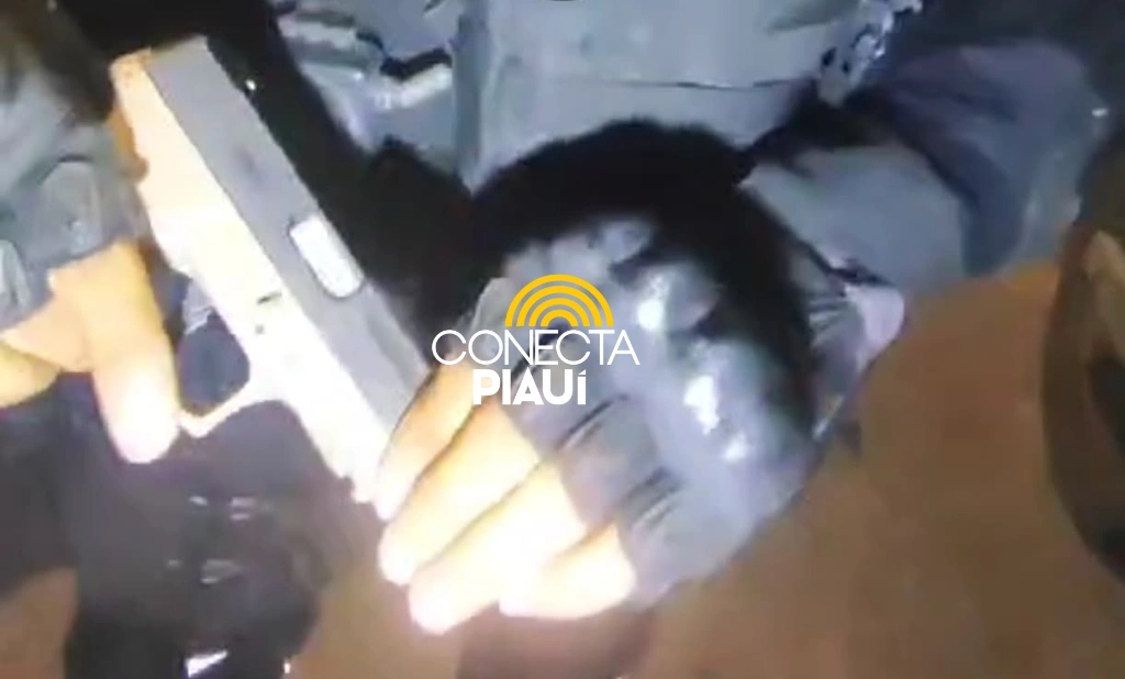 CAC abordado com arma na cintura é preso durante festejo em Demerval Lobão